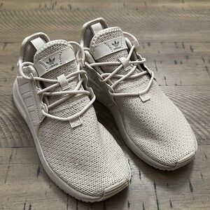 Little kid beige Adidas sneaker